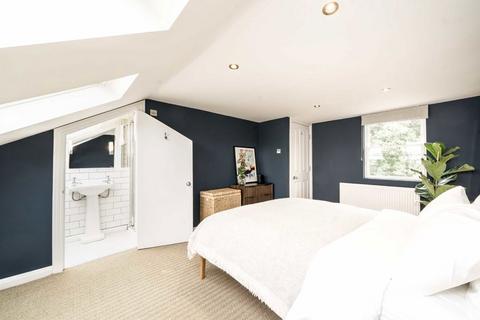 2 bedroom maisonette for sale, Petersfield Road, London W3