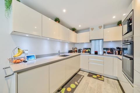 2 Willow Mews, Caterham, CR3 5WJ