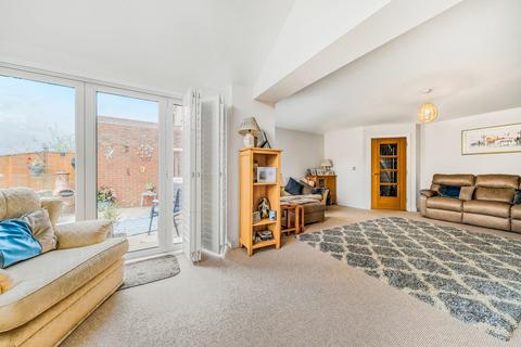 2 Willow Mews, Caterham, CR3 5WJ