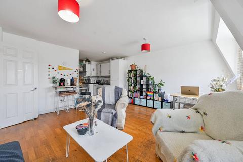 2 bedroom flat for sale, Cornerstone Court, Hemming Street, Bethnal Green, London, E1