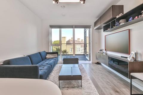 2 bedroom flat for sale, Louis Close, Holloway, N7