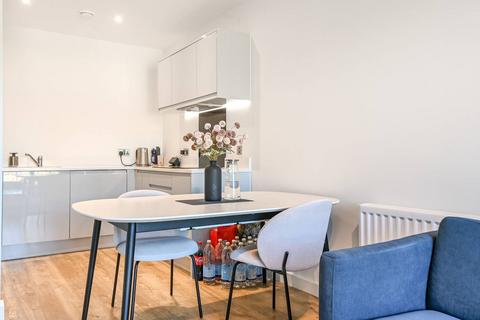 2 bedroom flat for sale, Louis Close, Holloway, N7
