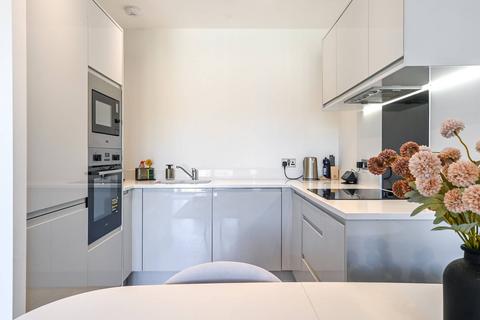 2 bedroom flat for sale, Louis Close, Holloway, N7