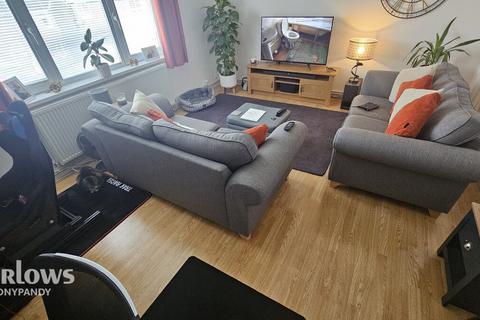 76 Bryngolau, Tonyrefail, Porth, CF39 8HP
