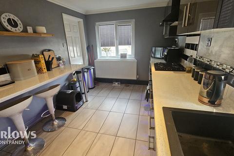 76 Bryngolau, Tonyrefail, Porth, CF39 8HP