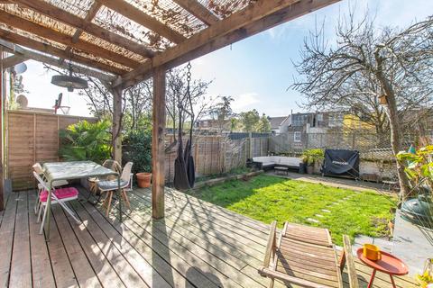 4 bedroom end of terrace house for sale, High Street, Harlesden, London, NW10