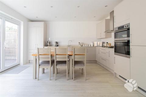 4 bedroom detached house for sale, Palmer Way, Basildon SS16
