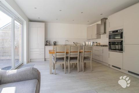 4 bedroom detached house for sale, Palmer Way, Basildon SS16