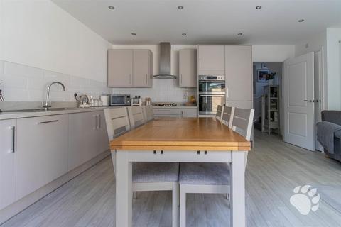 4 bedroom detached house for sale, Palmer Way, Basildon SS16