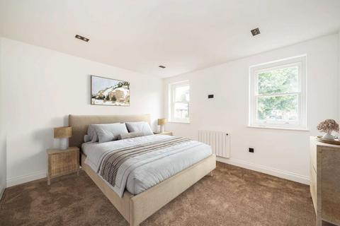 3 bedroom flat to rent, Avondale Park Gardens, London W11
