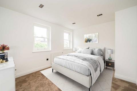 3 bedroom flat to rent, Avondale Park Gardens, London W11
