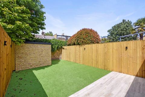 3 bedroom flat to rent, Avondale Park Gardens, London W11