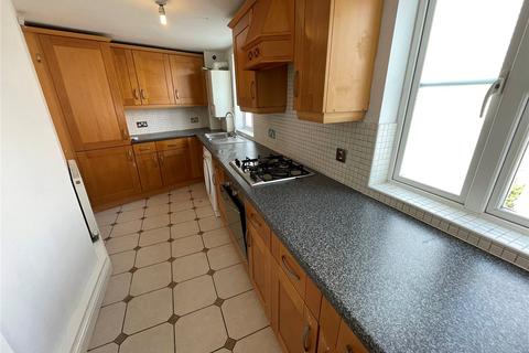 2 bedroom apartment for sale, Kidman Close, Gidea Park, Romford, RM2