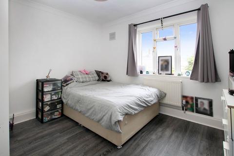 undefined, Dunedin Road, Rainham RM13