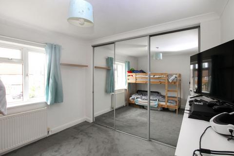 undefined, Dunedin Road, Rainham RM13