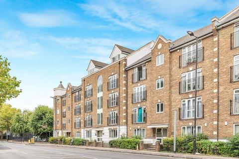 2 bedroom flat for sale, Albany Road, London SE5
