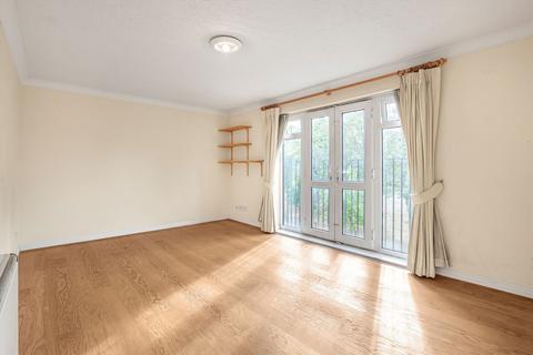 2 bedroom flat for sale, Albany Road, London SE5