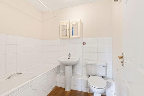 2 bedroom flat for sale, Albany Road, London SE5