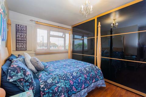 91 Tamar Way, Slough, SL3 8SY