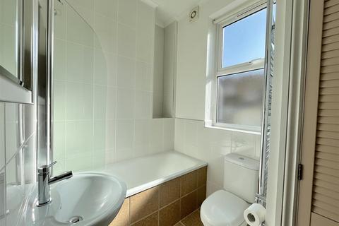 Studio to rent, Malden Road, London NW5
