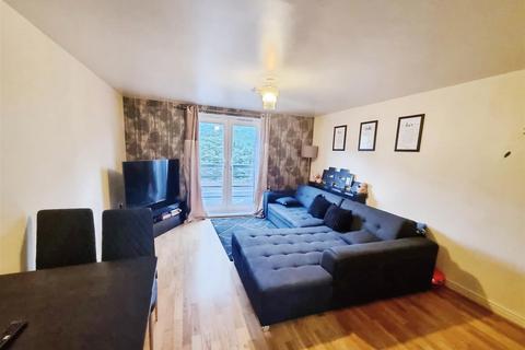 undefined, Ovaltine Drive, Kings Langley WD4