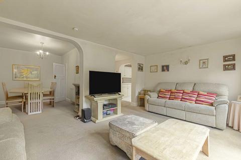 undefined, Manor Gardens, Sunbury-On-Thames TW16