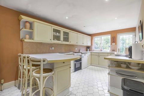 undefined, Manor Gardens, Sunbury-On-Thames TW16