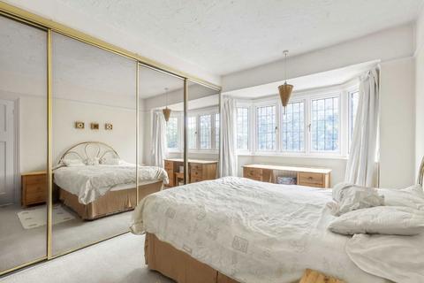 undefined, Manor Gardens, Sunbury-On-Thames TW16