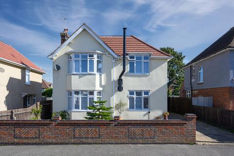 3 bedroom detached house for sale, St. Edmunds Road, Suffolk IP11