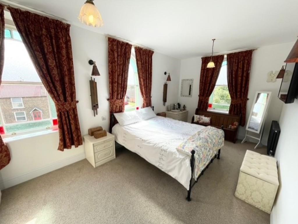 Master Bed2