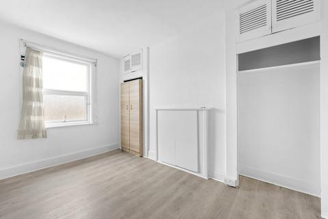3 bedroom apartment to rent, Broad Lane, London N15
