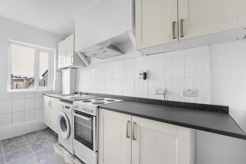 3 bedroom apartment to rent, Broad Lane, London N15