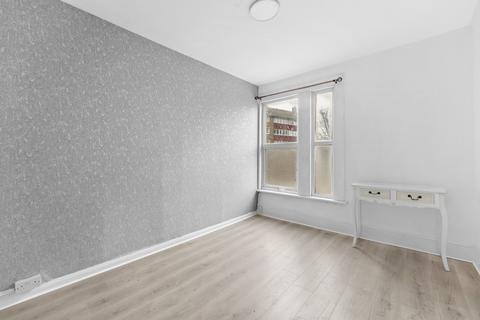3 bedroom apartment to rent, Broad Lane, London N15