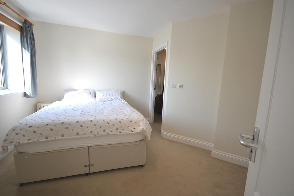 7 Forest Court bed11