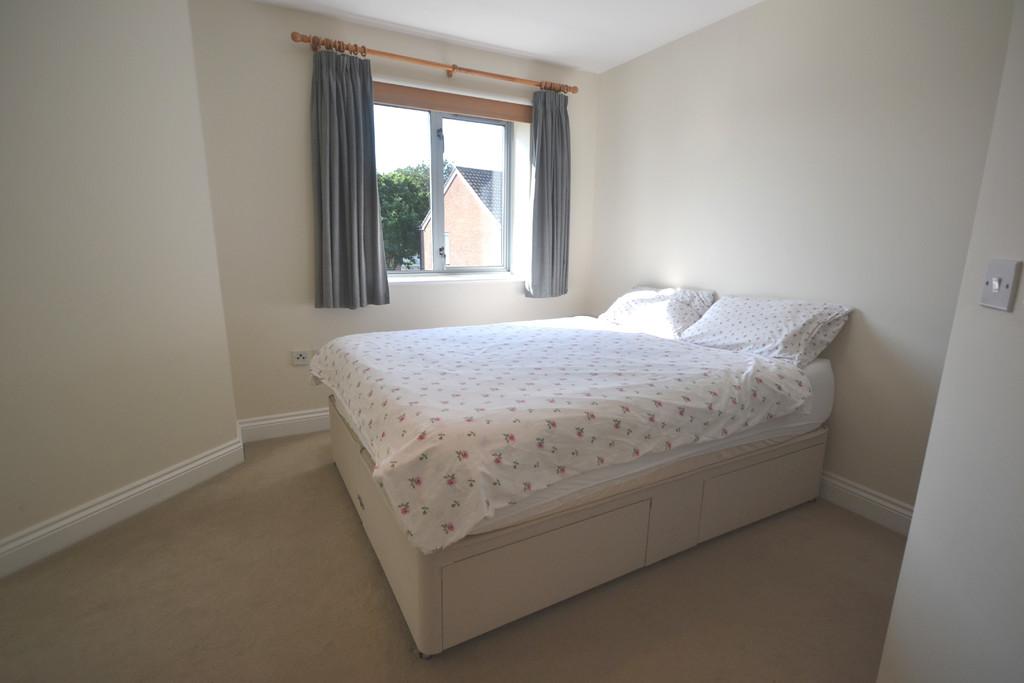 7 Forest Court bed1