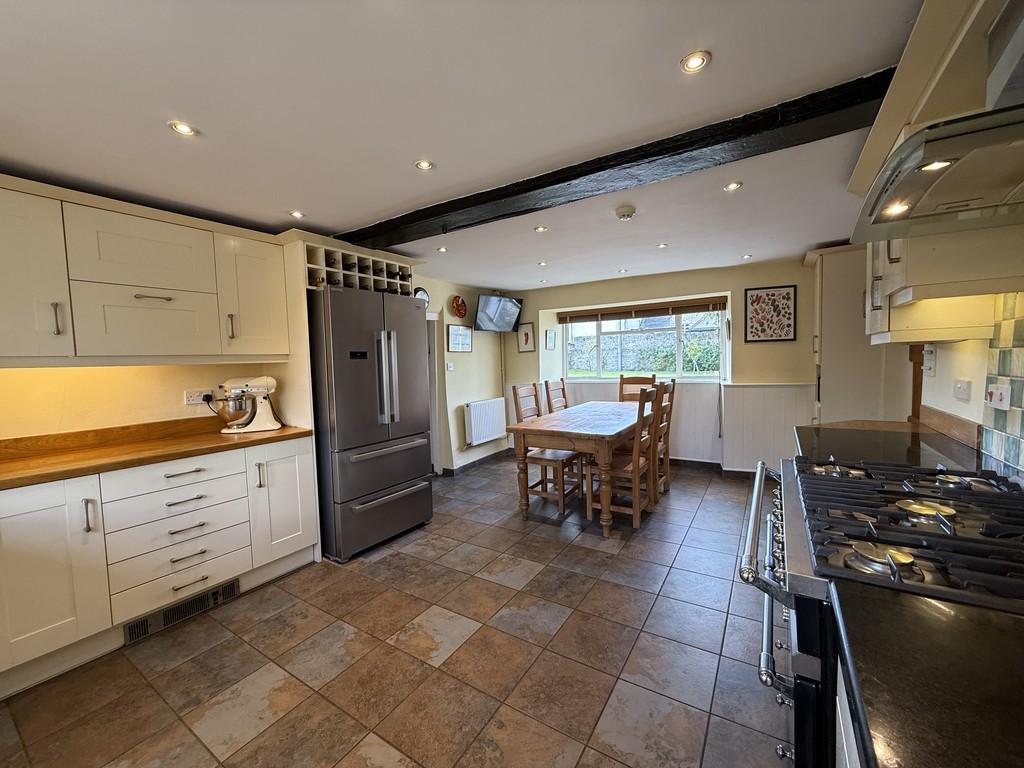 Kitchen/ Breakfast Room