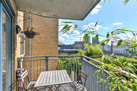 3 bedroom flat for sale, Regents Park Road, Chalk Farm, London, NW1