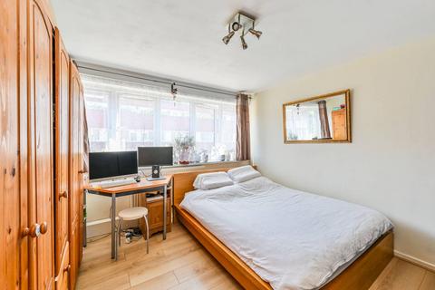 2 bedroom flat for sale, Mccarthy Court, Battersea, London, SW11