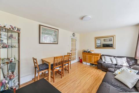 2 bedroom flat for sale, Mccarthy Court, Battersea, London, SW11