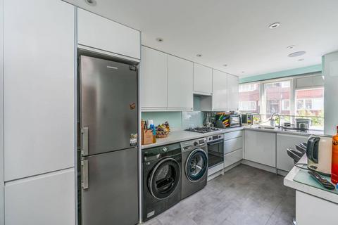 2 bedroom flat for sale, Mccarthy Court, Battersea, London, SW11