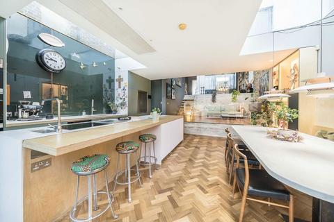 Deerhurst Road, London SW16