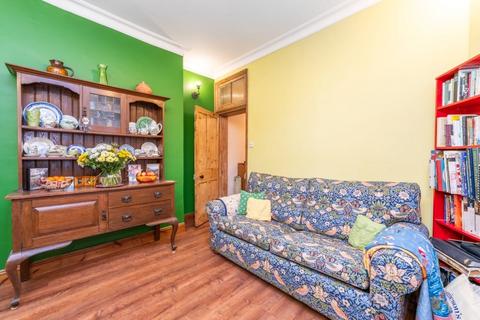 2 bedroom flat for sale, North Avenue, Kew Richmond, Surrey TW9