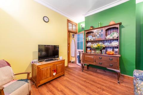 2 bedroom flat for sale, North Avenue, Kew Richmond, Surrey TW9
