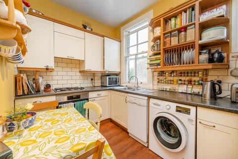 2 bedroom flat for sale, North Avenue, Kew Richmond, Surrey TW9