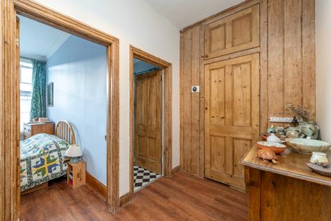 2 bedroom flat for sale, North Avenue, Kew Richmond, Surrey TW9