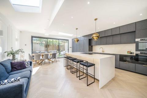 53 Childebert Road, London, SW17 8EY