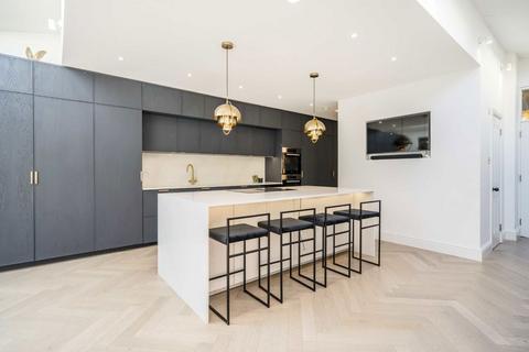 53 Childebert Road, London, SW17 8EY