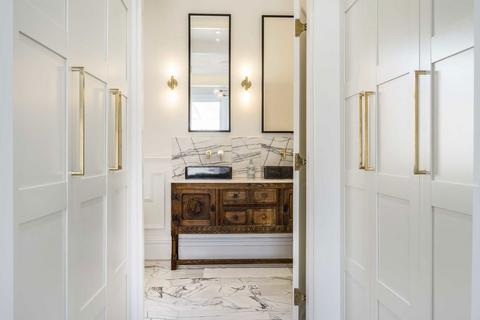 53 Childebert Road, London, SW17 8EY