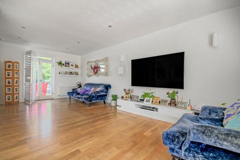 9a Coleman Fields, London, N1 7AG