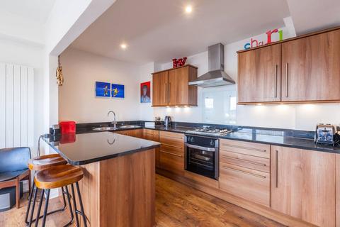 2 bedroom flat for sale, City View House, Bethnal Green Road, Bethnal Green, London, E2